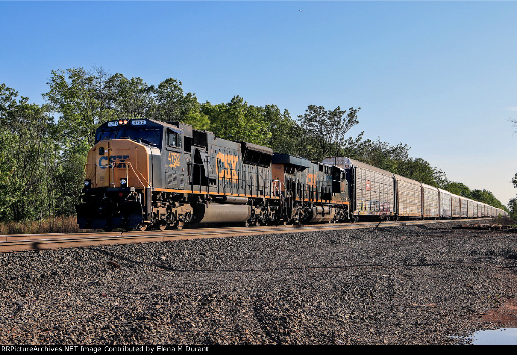 CSX 4752 on M-217